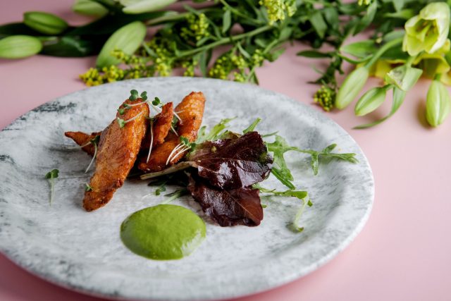 Riwaz Restaurant: Fine dining Indian takeaway and à la carte menu items.